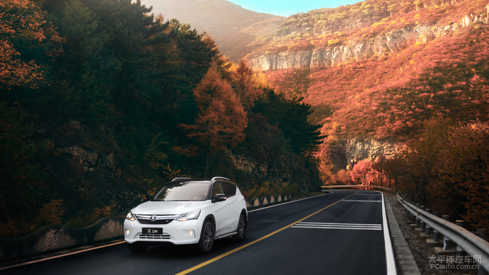 车轮上的美景，汽车与旅游景点的完美融合